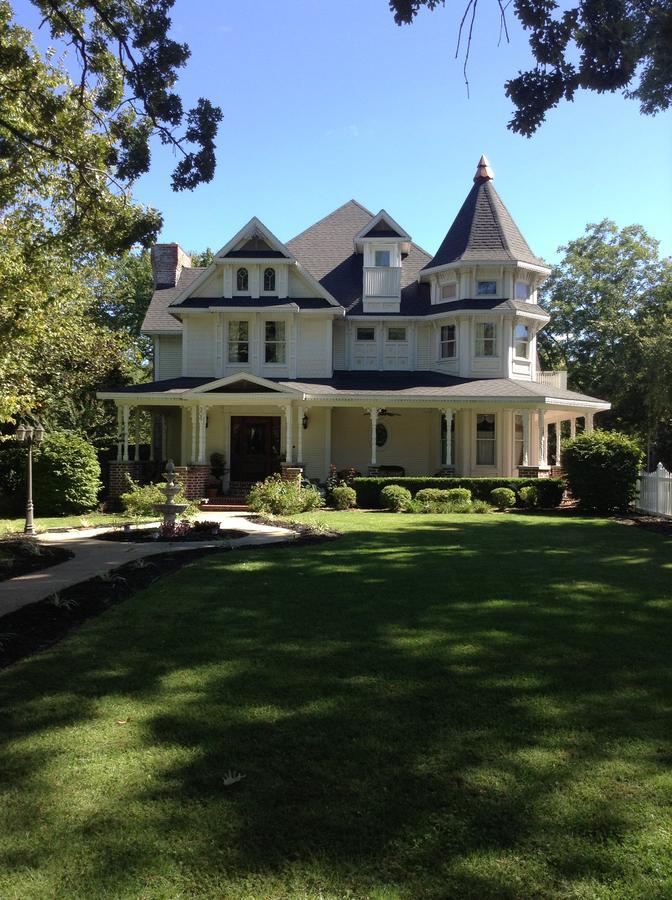 The Victoria Bed & Breakfast 벤톤빌 외부 사진