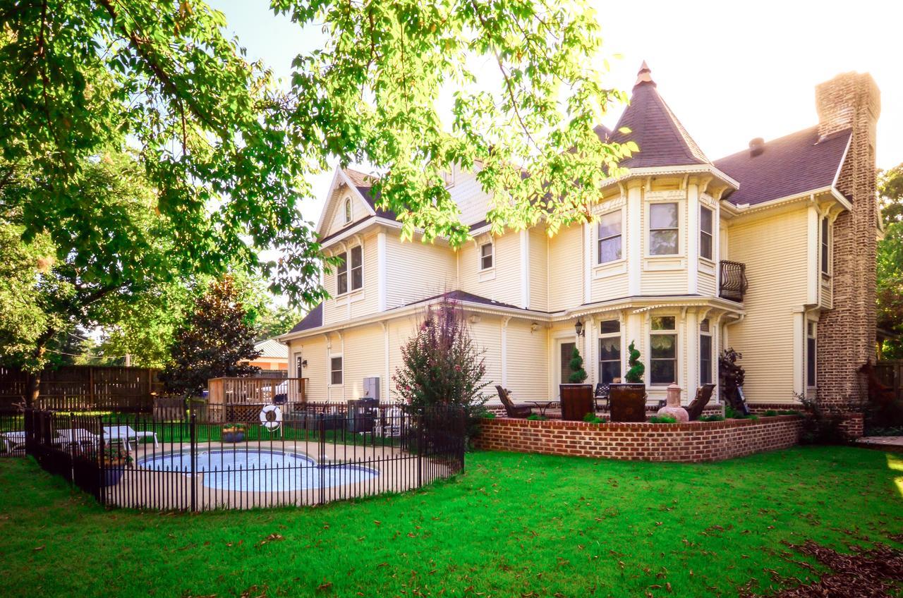 The Victoria Bed & Breakfast 벤톤빌 외부 사진