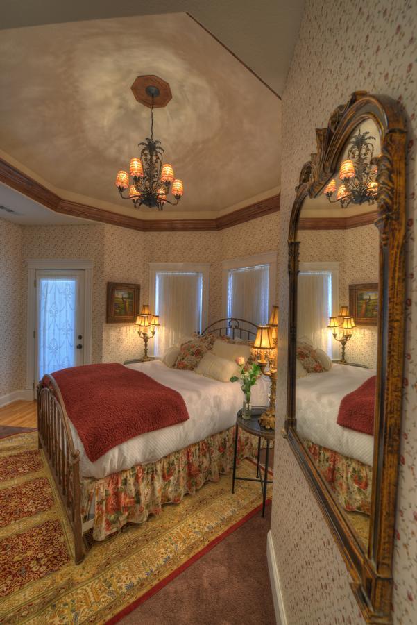 The Victoria Bed & Breakfast 벤톤빌 외부 사진