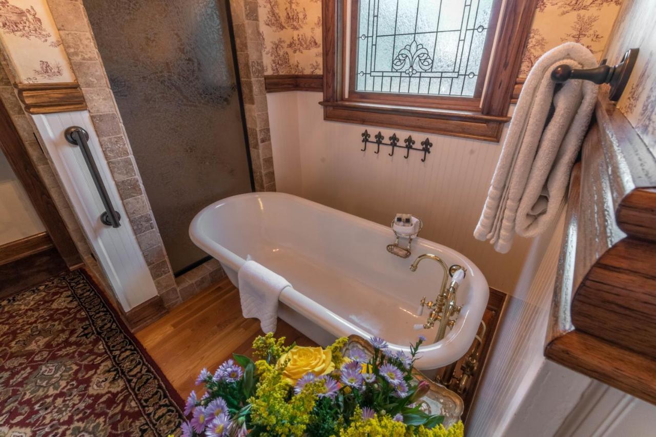 The Victoria Bed & Breakfast 벤톤빌 외부 사진