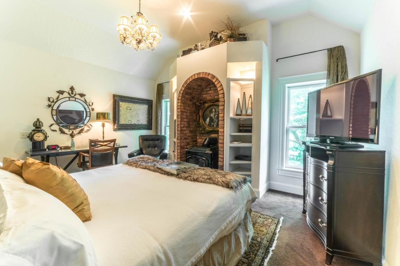 The Victoria Bed & Breakfast 벤톤빌 외부 사진