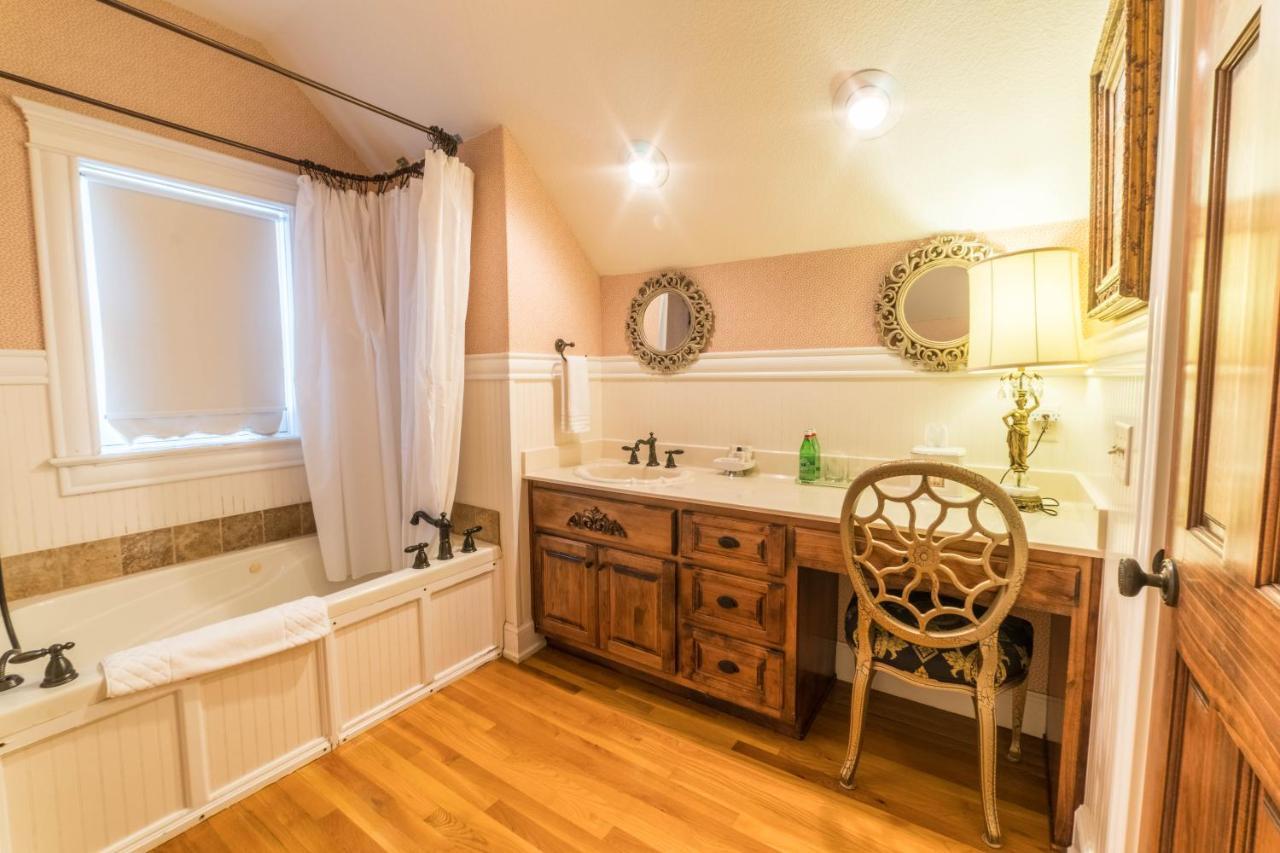 The Victoria Bed & Breakfast 벤톤빌 외부 사진